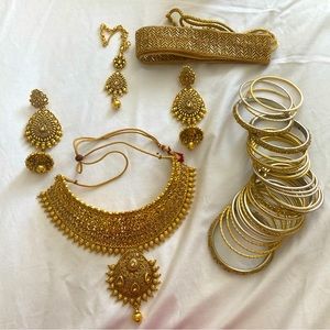 Diwali Indian jewelry bridal set. Traditional Indian Wedding dress jewelry.